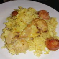 Paella de pollo y longanizas